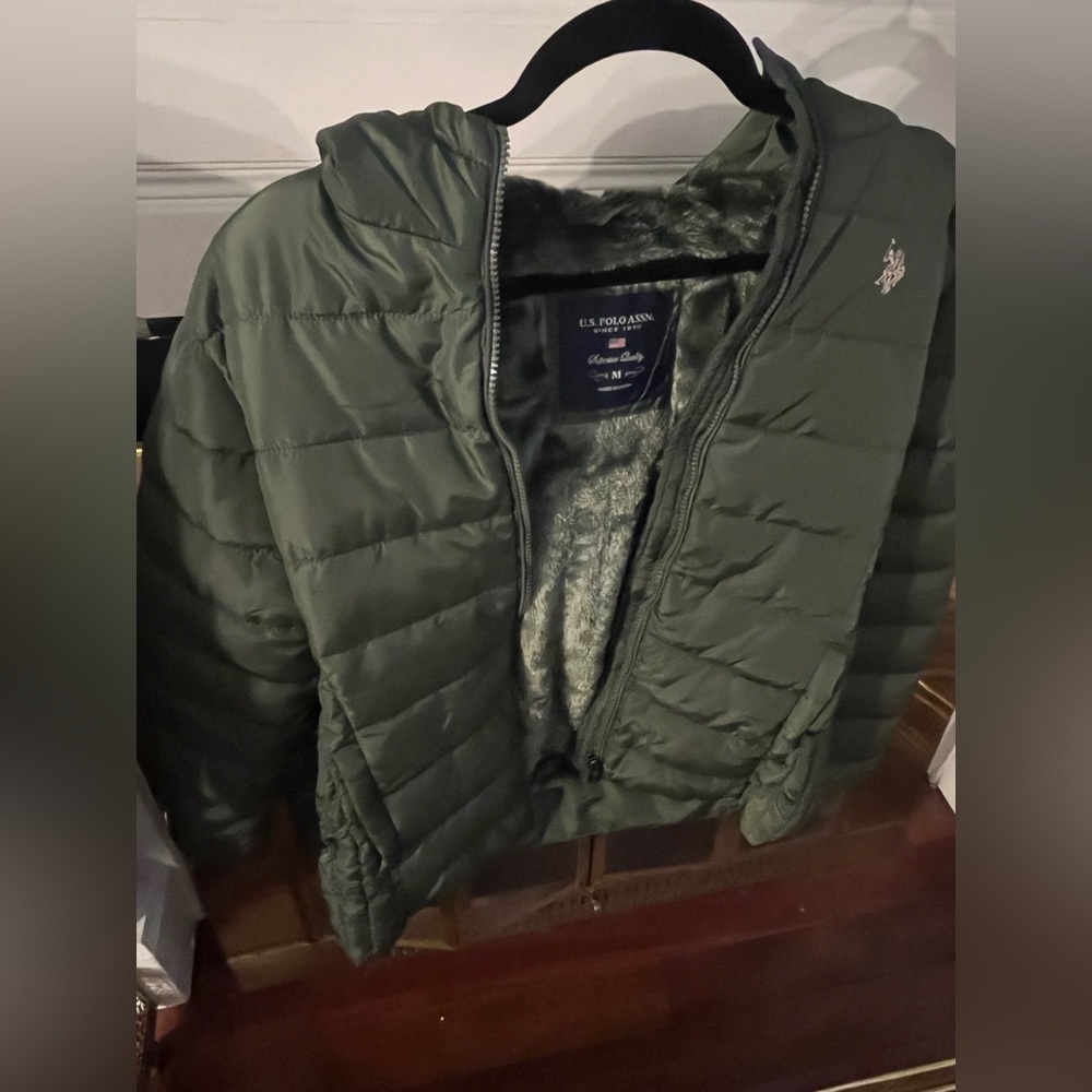 NWT hooded puffer jacket